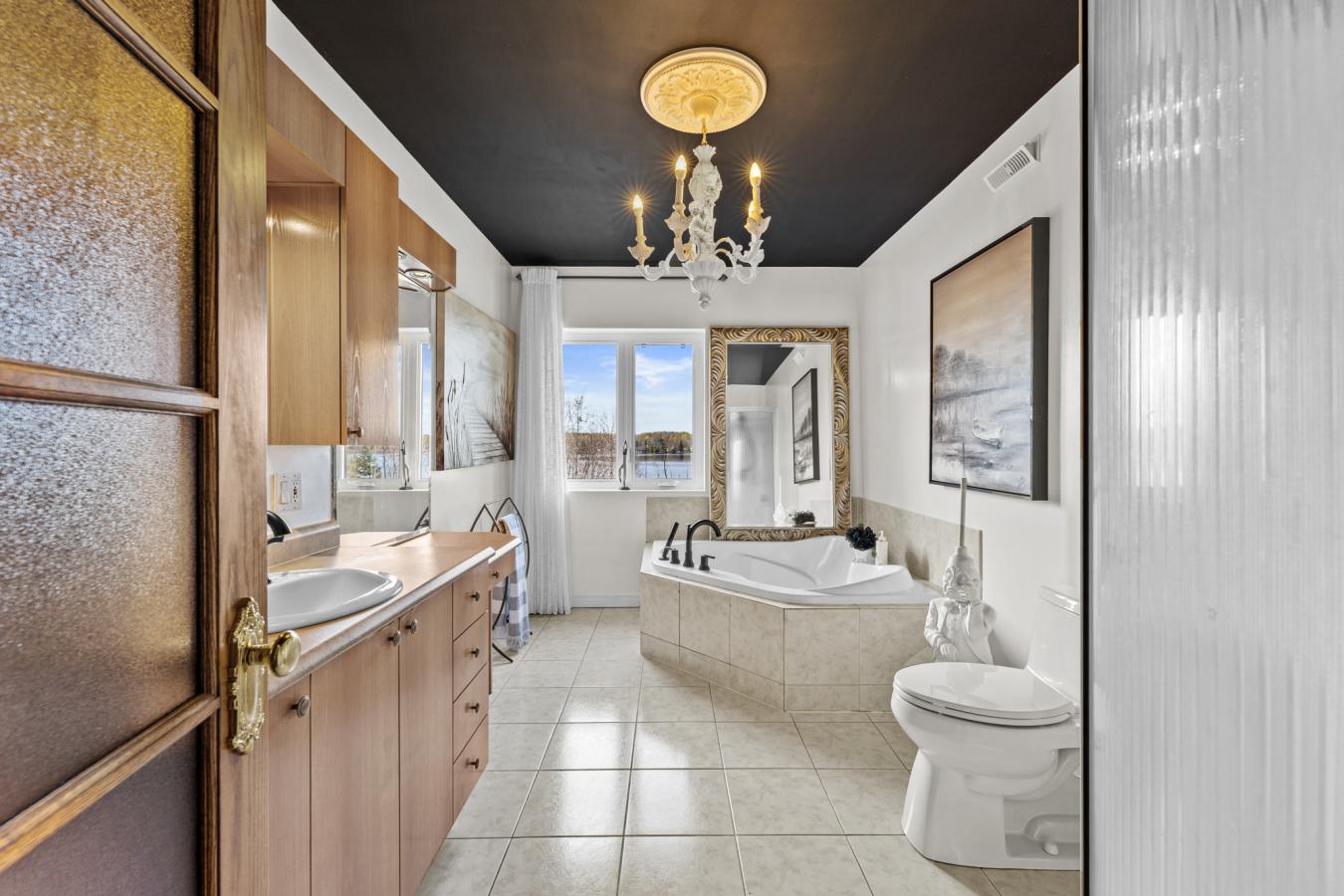 Granby, Estrie, J2H2J7, Canada, 4 Bedrooms Bedrooms, ,2 BathroomsBathrooms,Residential,For Sale,1902876