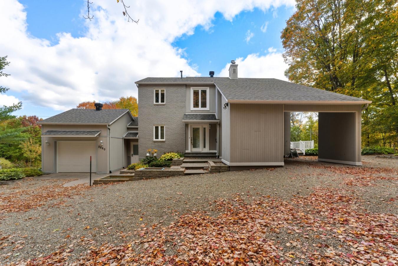 Magog, Estrie, J1X6E6, Canada, 4 Bedrooms Bedrooms, ,2 BathroomsBathrooms,Residential,For Sale,1902874