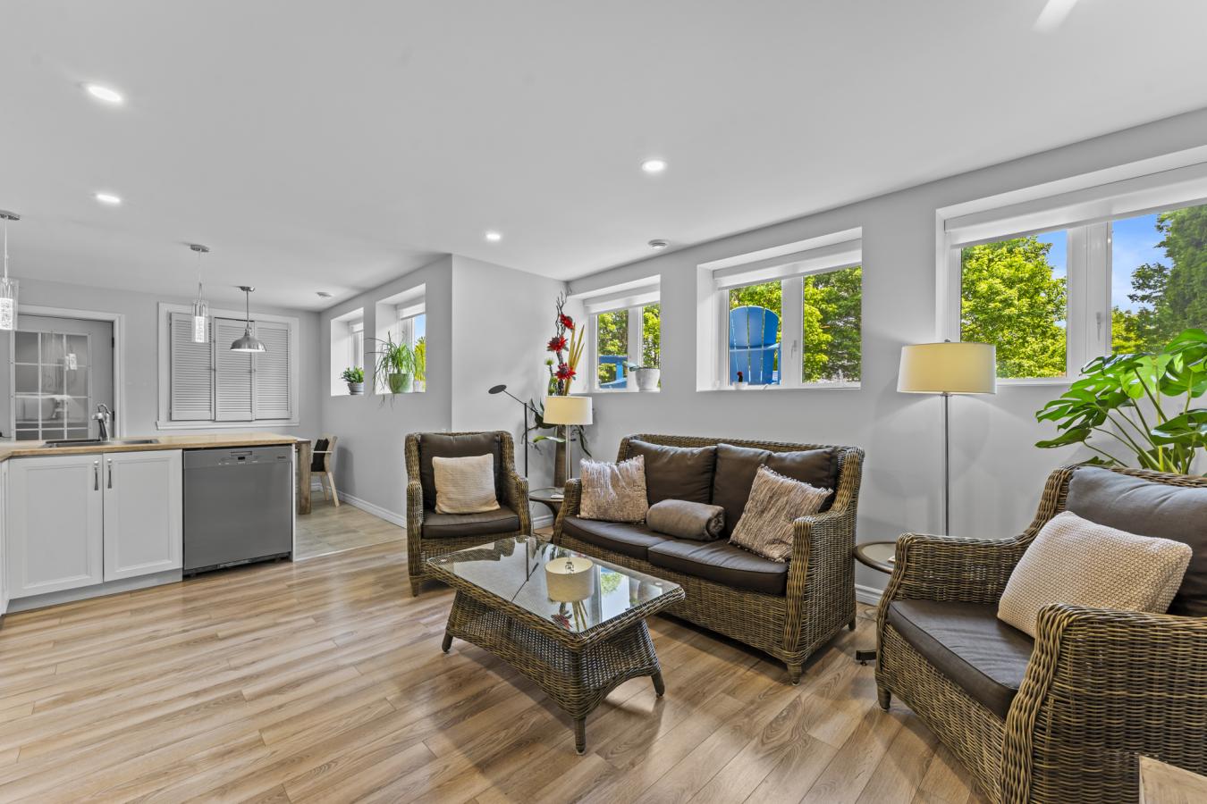 Magog, Estrie, J1X6E6, Canada, 4 Bedrooms Bedrooms, ,2 BathroomsBathrooms,Residential,For Sale,1902874