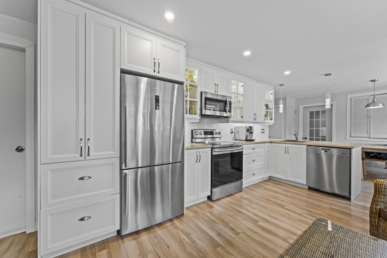 Magog, Estrie, J1X6E6, Canada, 4 Bedrooms Bedrooms, ,2 BathroomsBathrooms,Residential,For Sale,1902874