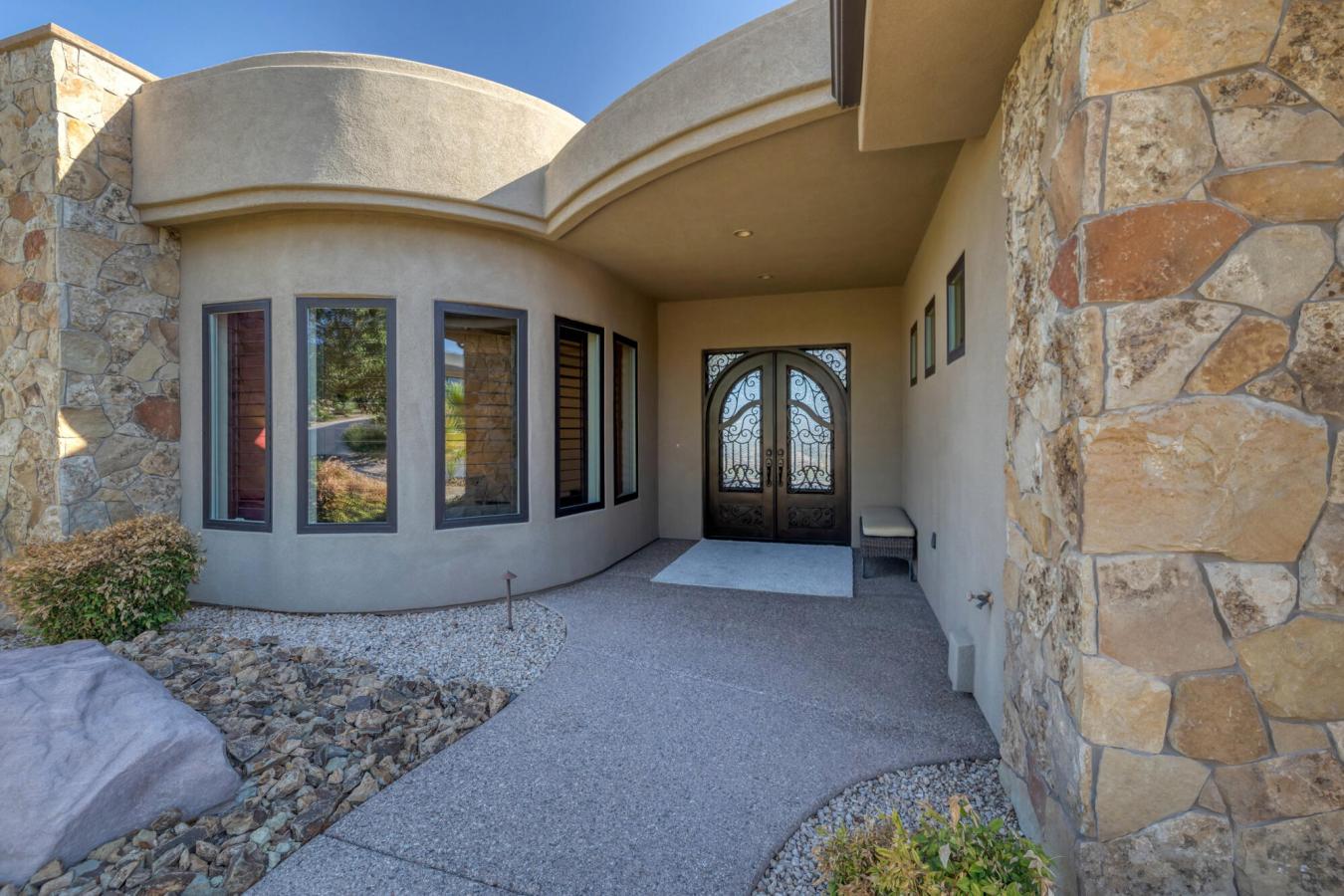 St George, Washington, 84790, United States, 4 Bedrooms Bedrooms, ,3 BathroomsBathrooms,Residential,For Sale,1926856