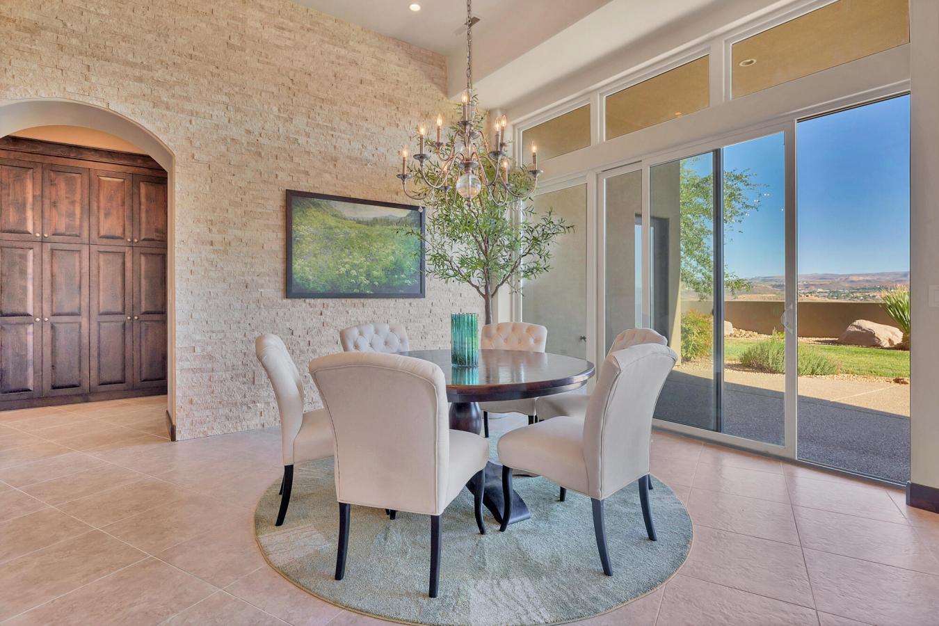 St George, Washington, 84790, United States, 4 Bedrooms Bedrooms, ,3 BathroomsBathrooms,Residential,For Sale,1926856