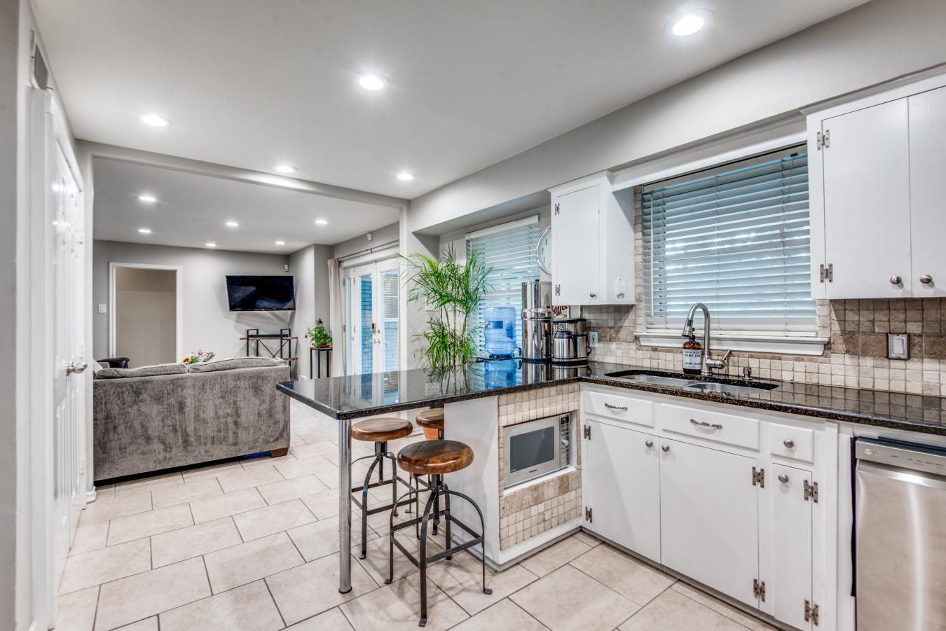 Dallas, Dallas, 75214, United States, 3 Bedrooms Bedrooms, ,-2 BathroomBathrooms,Residential,For Sale,1904086