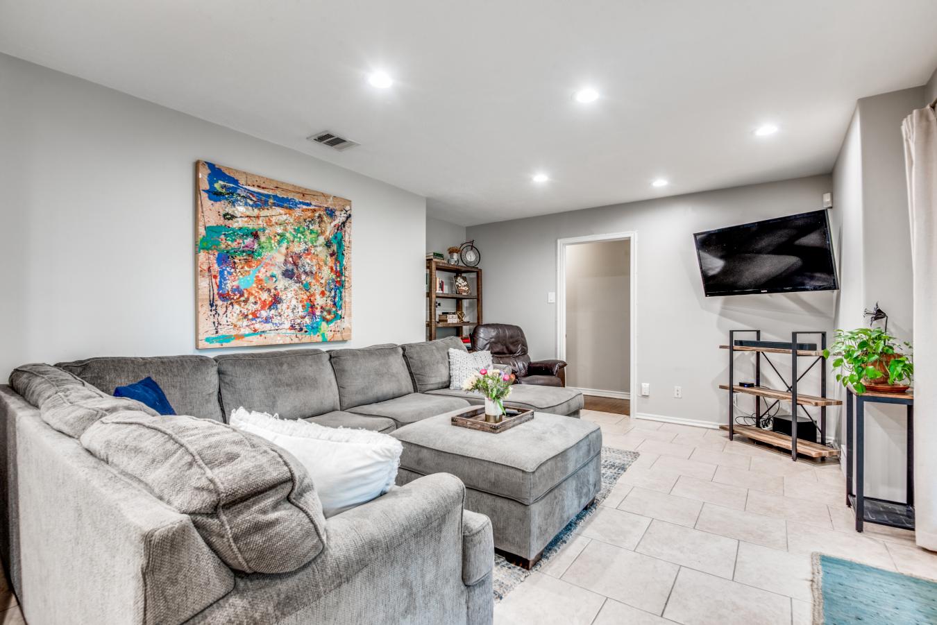 Dallas, Dallas, 75214, United States, 3 Bedrooms Bedrooms, ,-2 BathroomBathrooms,Residential,For Sale,1904086