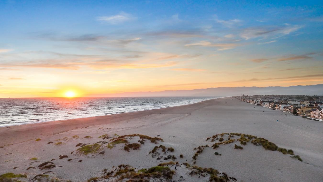 Oxnard, California, 93035, United States, 3 Bedrooms Bedrooms, ,4 BathroomsBathrooms,Residential,For Sale,1902868