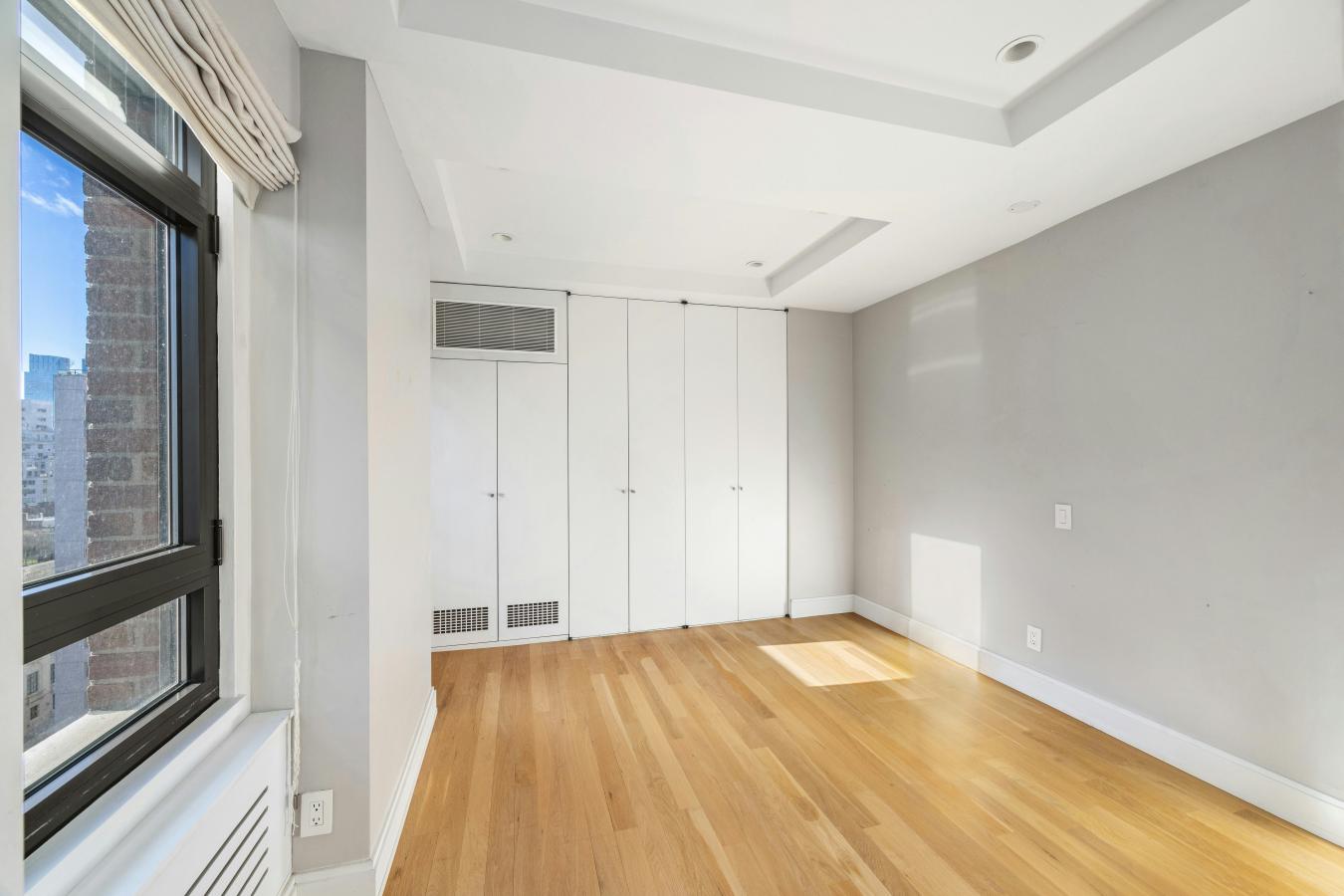 New York, New York, 10021, United States, 3 Bedrooms Bedrooms, ,3 BathroomsBathrooms,Residential,For Sale,1904076