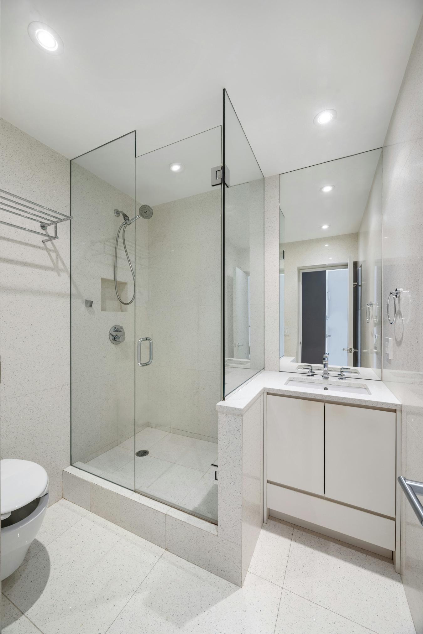 New York, New York, 10021, United States, 3 Bedrooms Bedrooms, ,3 BathroomsBathrooms,Residential,For Sale,1904076