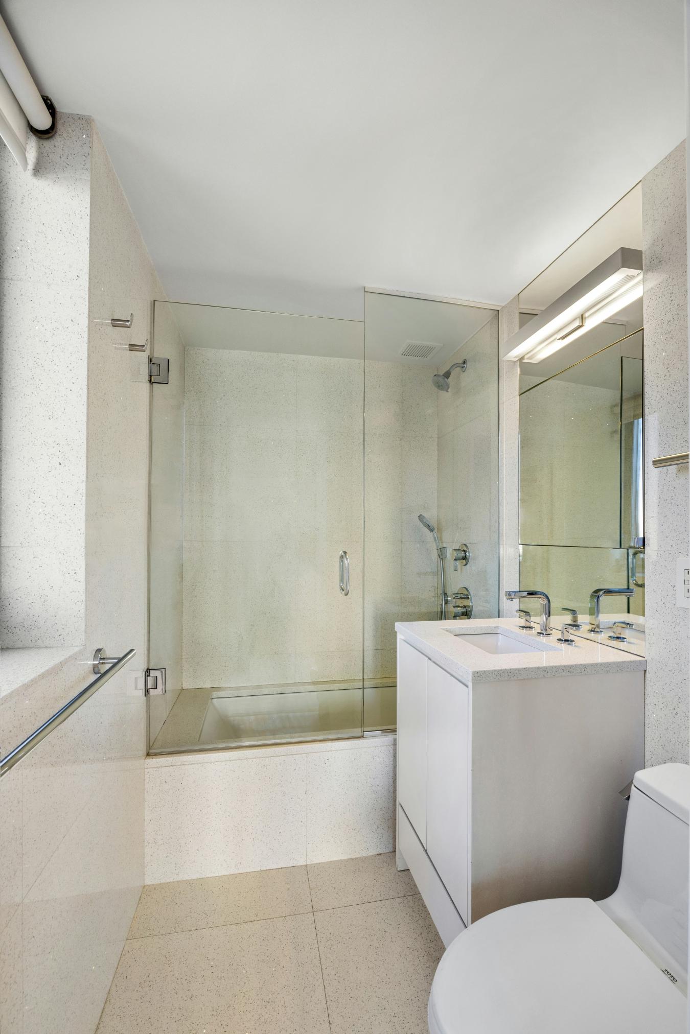 New York, New York, 10021, United States, 3 Bedrooms Bedrooms, ,3 BathroomsBathrooms,Residential,For Sale,1904076