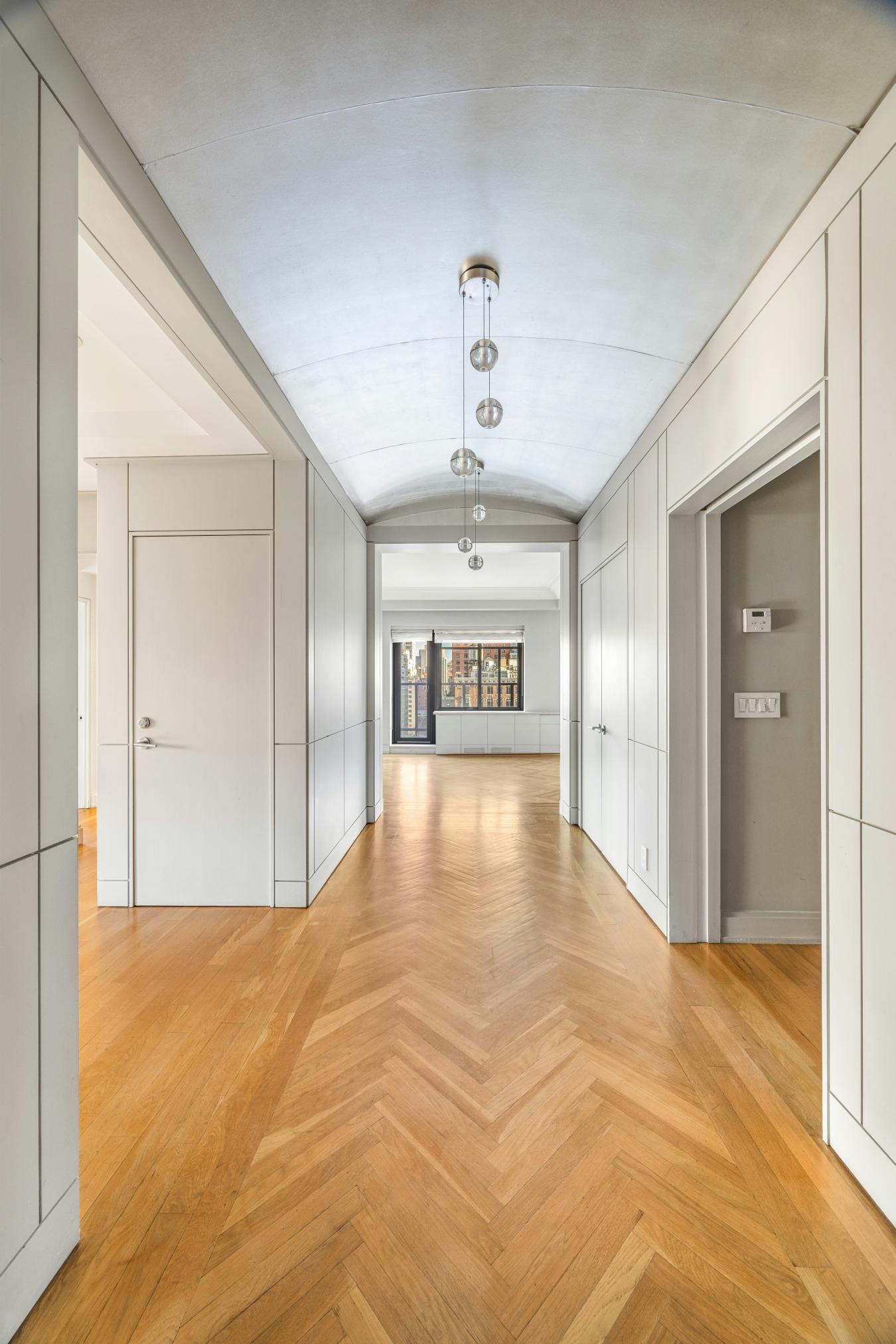 New York, New York, 10021, United States, 3 Bedrooms Bedrooms, ,3 BathroomsBathrooms,Residential,For Sale,1904076