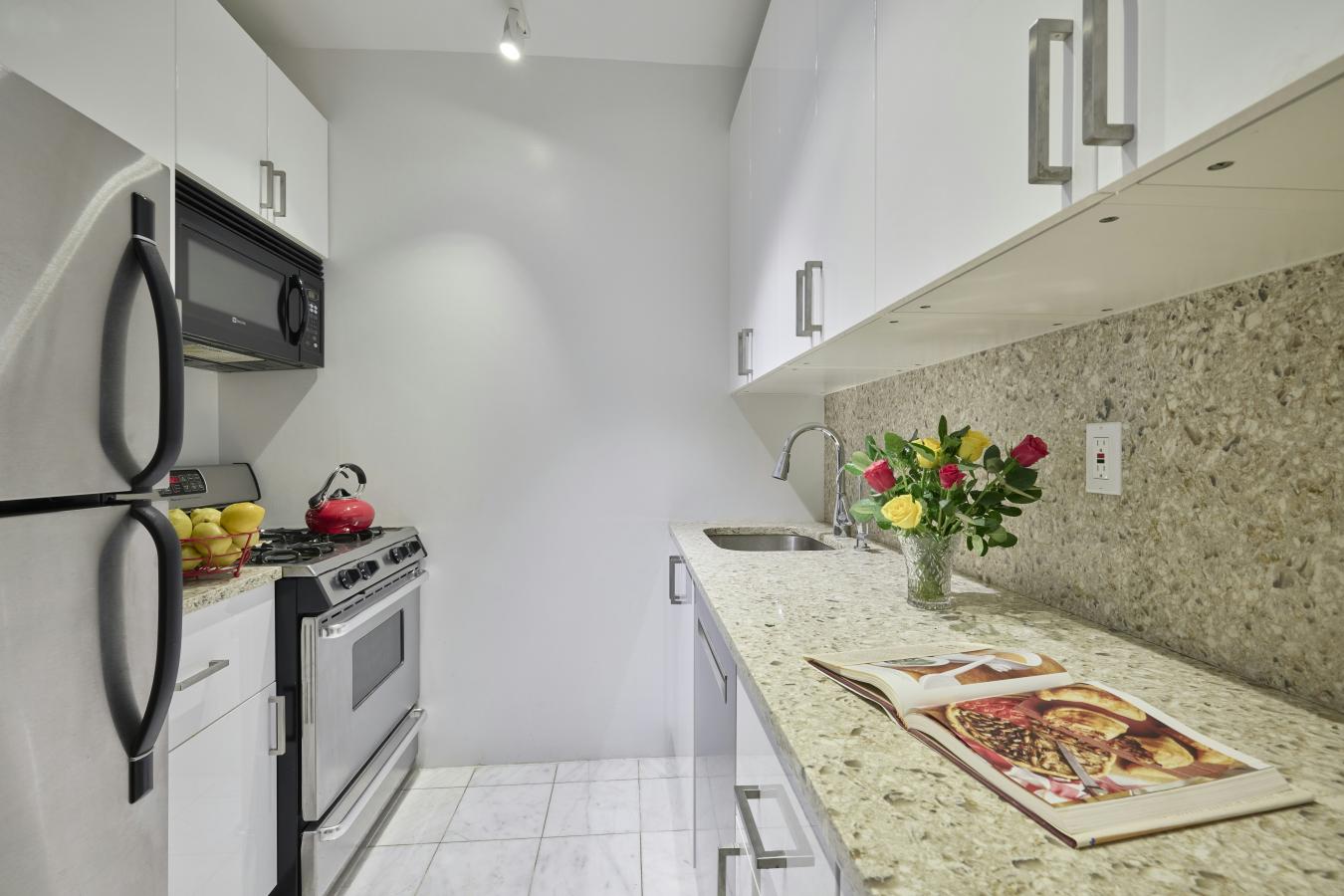 New York, New York, 10023, United States, 1 Bedroom Bedrooms, ,1 BathroomBathrooms,Residential,For Sale,1904072