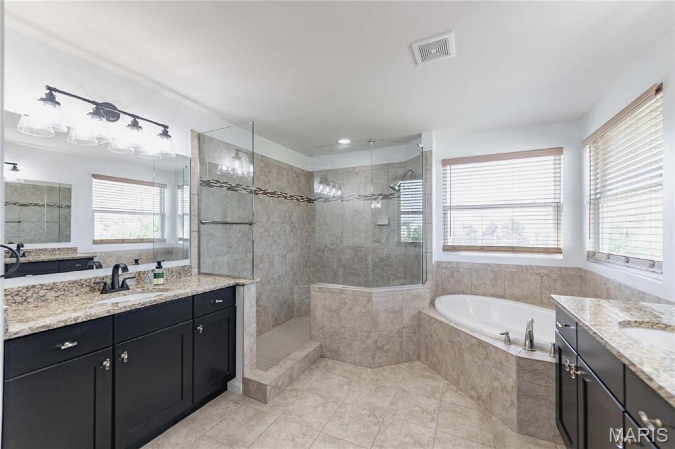 Chesterfield, St. Louis, 63005, United States, 6 Bedrooms Bedrooms, ,4 BathroomsBathrooms,Residential,For Sale,1904067