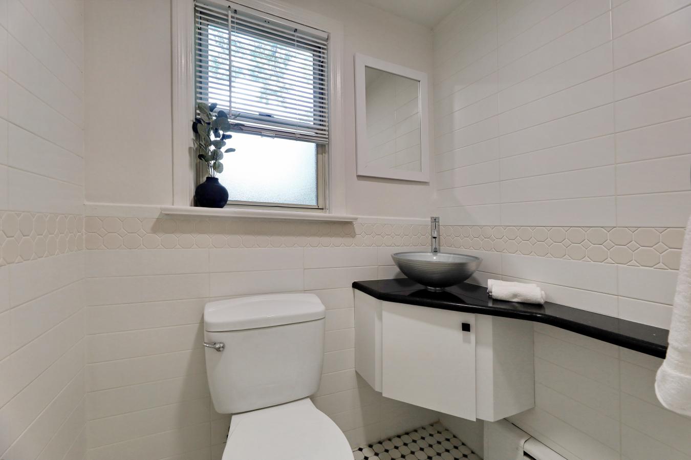 Englewood, Bergen, 07631, United States, 3 Bedrooms Bedrooms, ,3 BathroomsBathrooms,Residential,For Sale,1904063