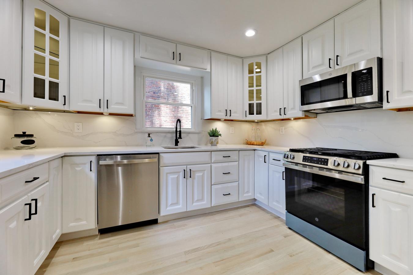 Englewood, Bergen, 07631, United States, 3 Bedrooms Bedrooms, ,3 BathroomsBathrooms,Residential,For Sale,1904063