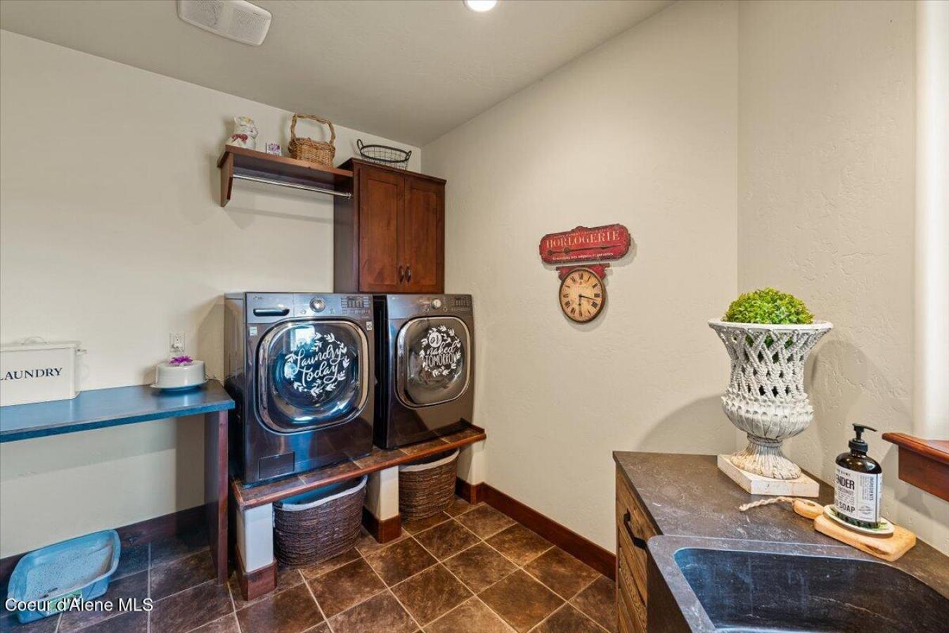 Hayden, Kootenai, 83835, United States, 5 Bedrooms Bedrooms, ,3 BathroomsBathrooms,Residential,For Sale,1904060