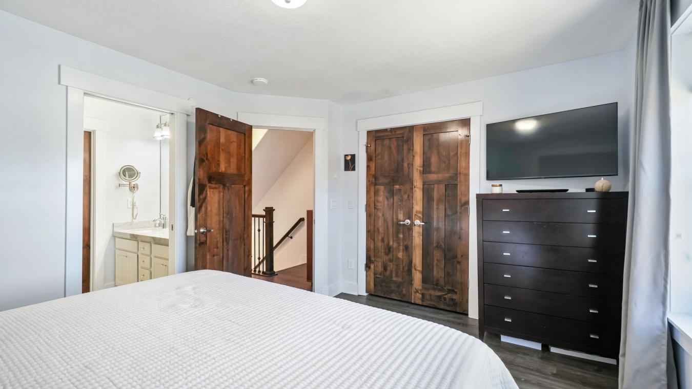 Park City, Utah, 84098, United States, 2 Bedrooms Bedrooms, ,3 BathroomsBathrooms,Residential,For Sale,1904975
