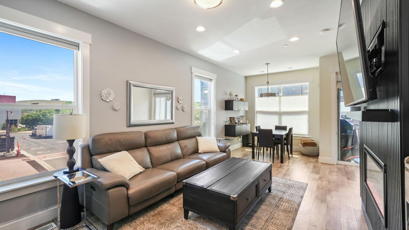 Park City, Utah, 84098, United States, 2 Bedrooms Bedrooms, ,3 BathroomsBathrooms,Residential,For Sale,1904975