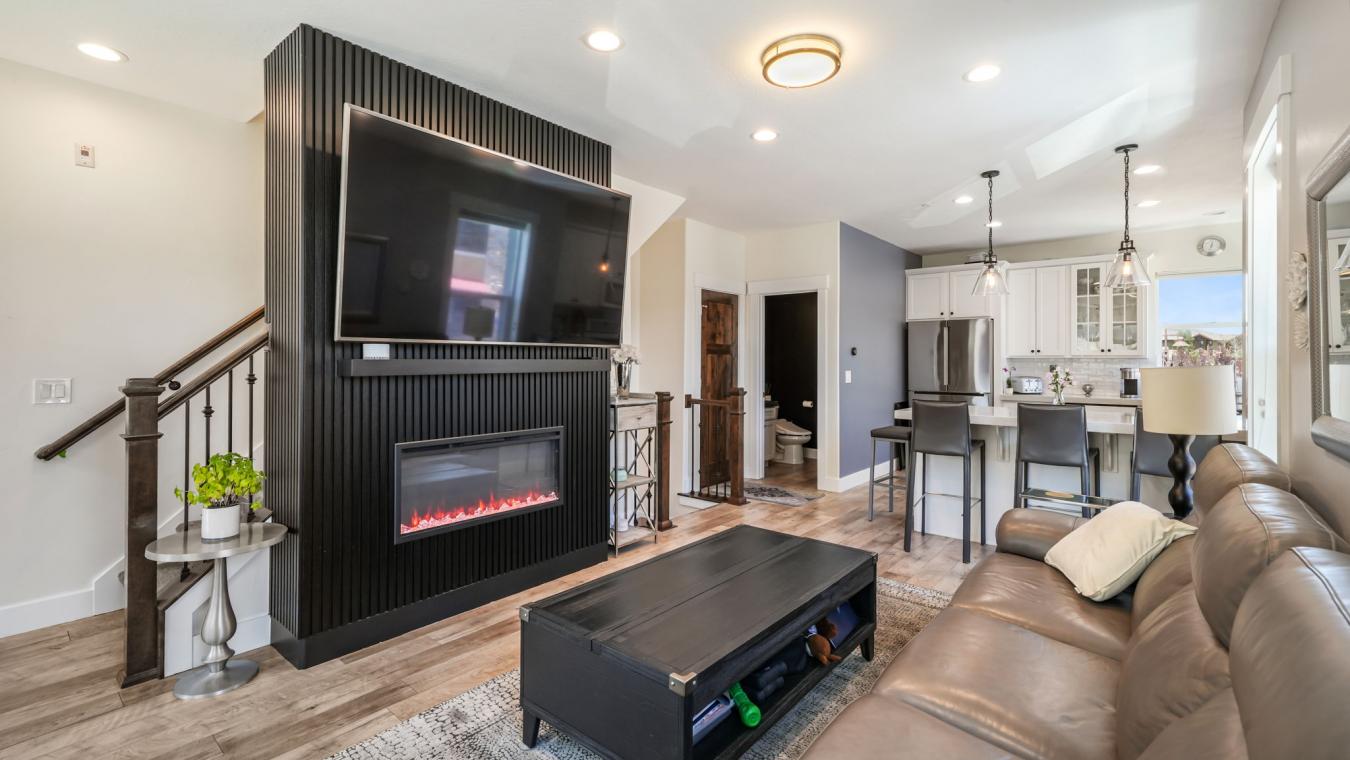 Park City, Utah, 84098, United States, 2 Bedrooms Bedrooms, ,3 BathroomsBathrooms,Residential,For Sale,1904975