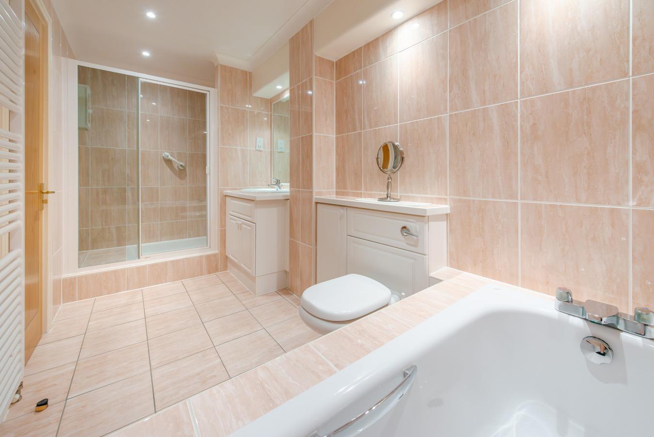 Caterham, Surrey, CR3 6SJ, United Kingdom, 5 Bedrooms Bedrooms, ,3 BathroomsBathrooms,Residential,For Sale,1904973