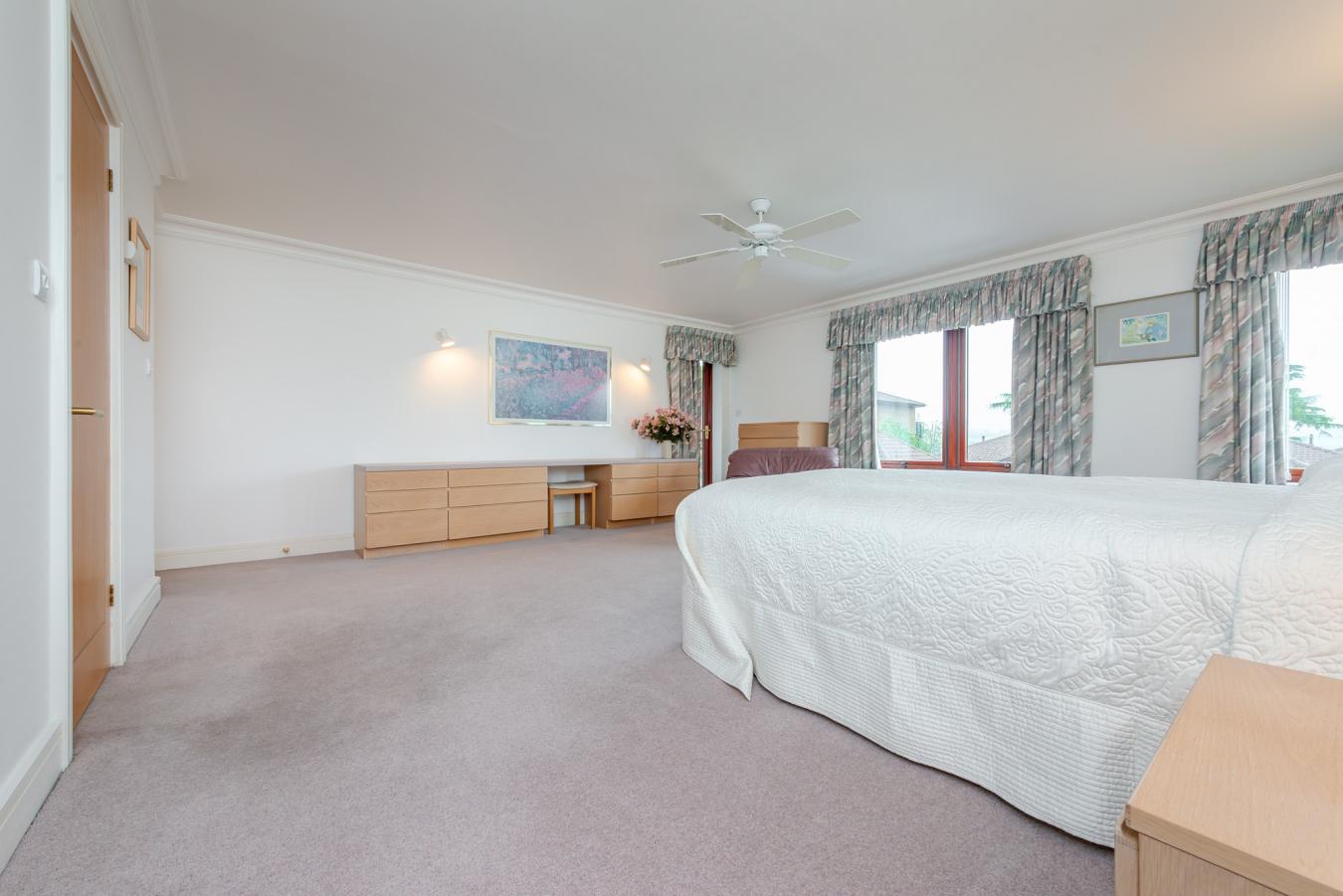 Caterham, Surrey, CR3 6SJ, United Kingdom, 5 Bedrooms Bedrooms, ,3 BathroomsBathrooms,Residential,For Sale,1904973