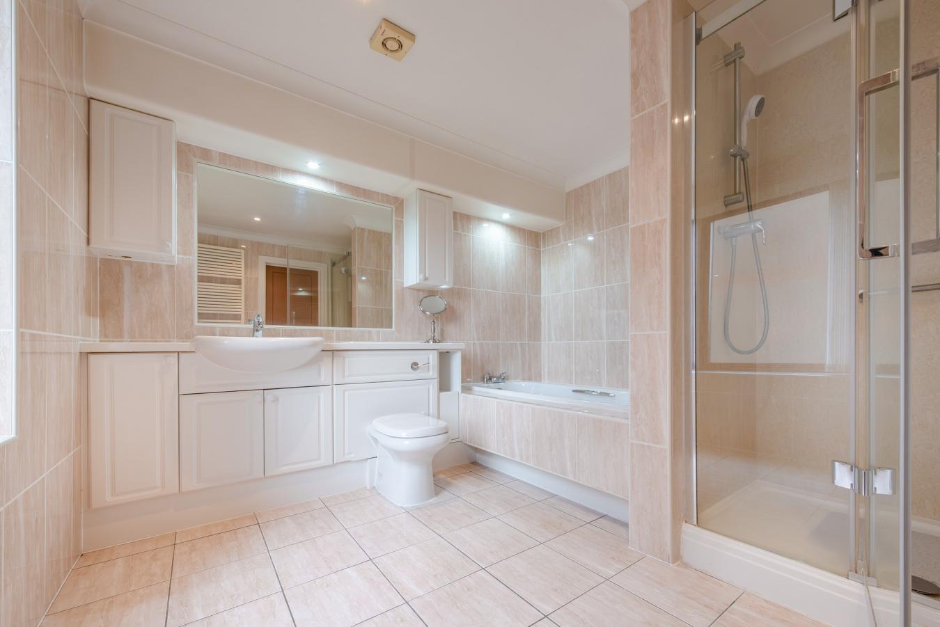 Caterham, Surrey, CR3 6SJ, United Kingdom, 5 Bedrooms Bedrooms, ,3 BathroomsBathrooms,Residential,For Sale,1904973