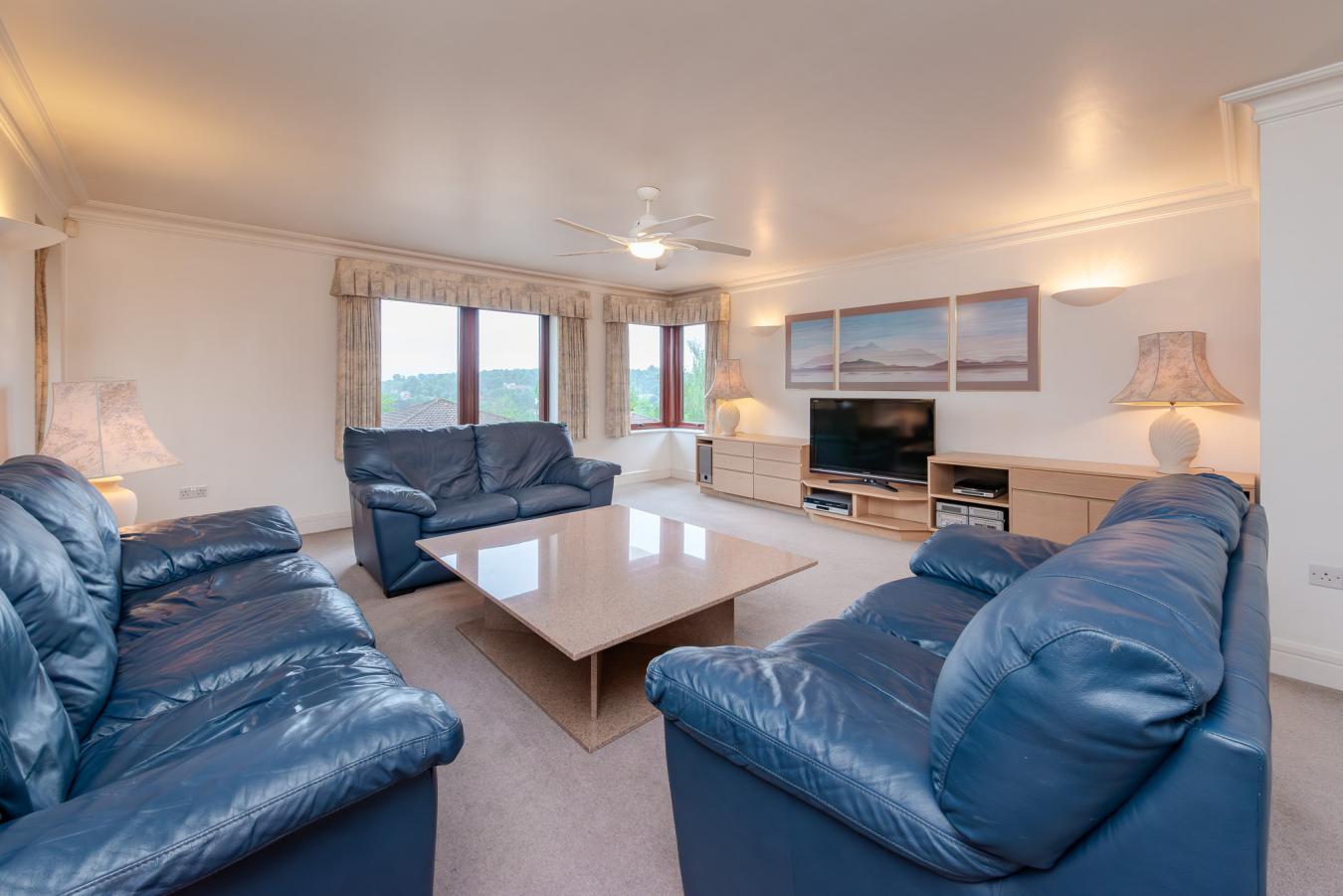 Caterham, Surrey, CR3 6SJ, United Kingdom, 5 Bedrooms Bedrooms, ,3 BathroomsBathrooms,Residential,For Sale,1904973
