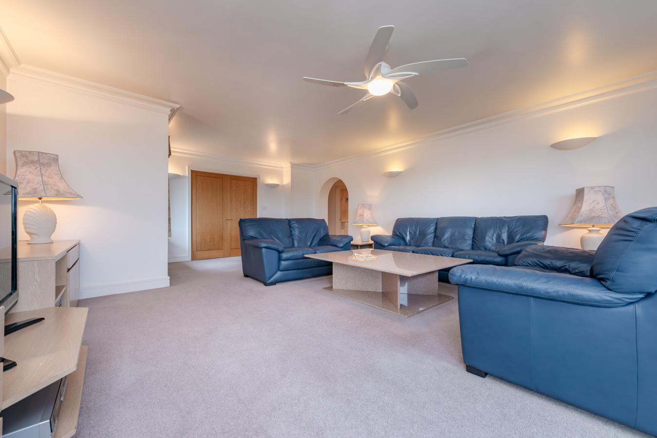 Caterham, Surrey, CR3 6SJ, United Kingdom, 5 Bedrooms Bedrooms, ,3 BathroomsBathrooms,Residential,For Sale,1904973