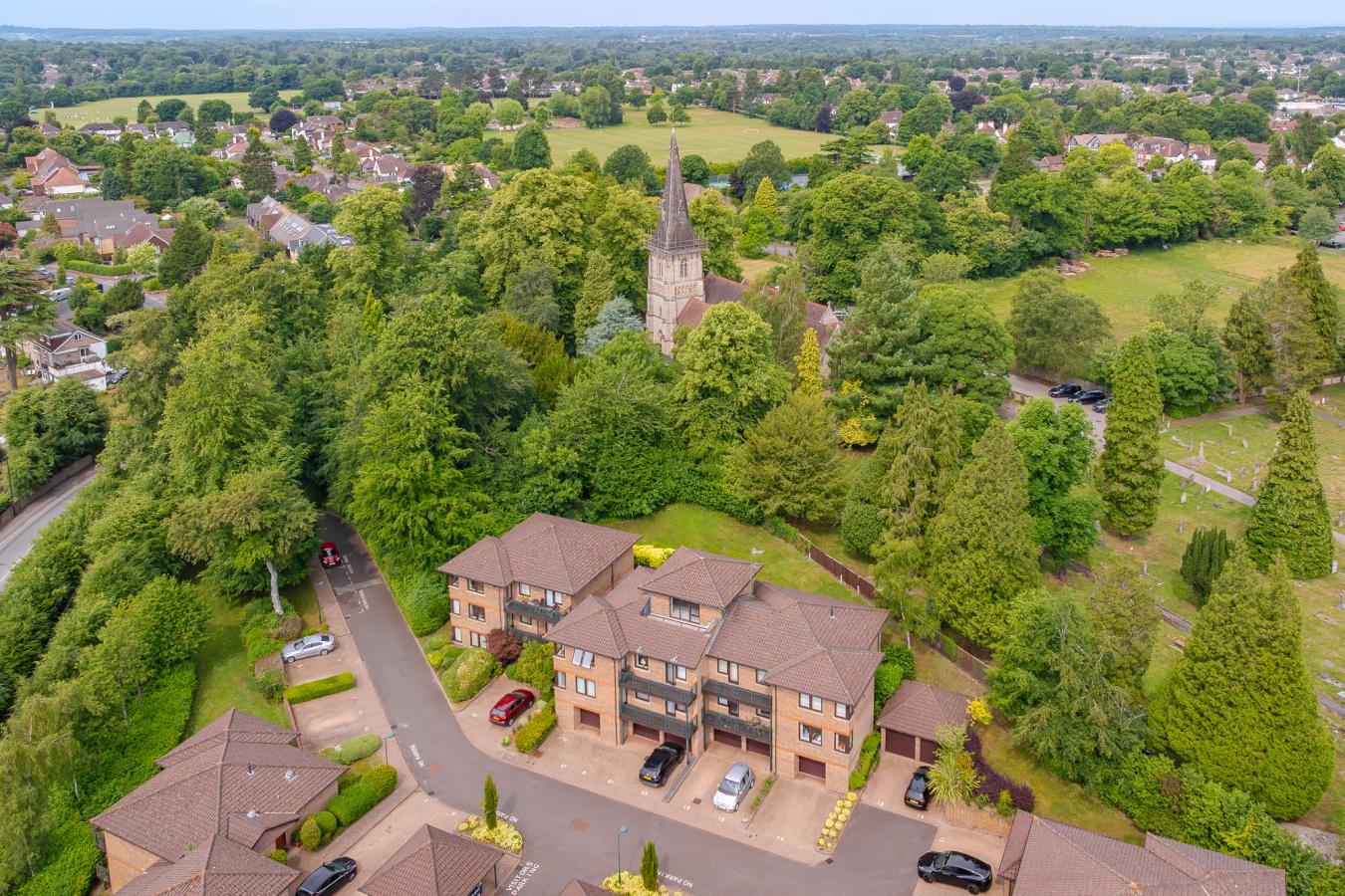 Caterham, Surrey, CR3 6SJ, United Kingdom, 5 Bedrooms Bedrooms, ,3 BathroomsBathrooms,Residential,For Sale,1904973