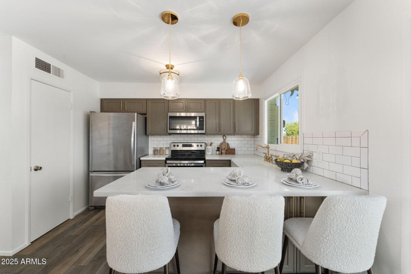 Tempe, Maricopa, 85288, United States, 3 Bedrooms Bedrooms, ,2 BathroomsBathrooms,Residential,For Sale,1909028