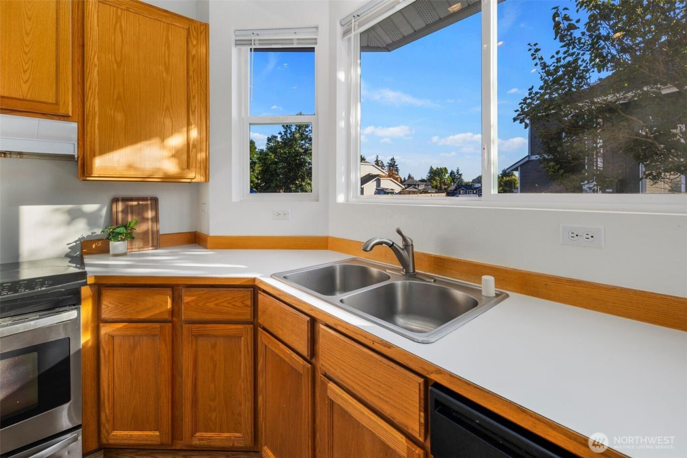 ONE-STORY open concept living on spacious lot in the GATED COMMUNITY o – image 9