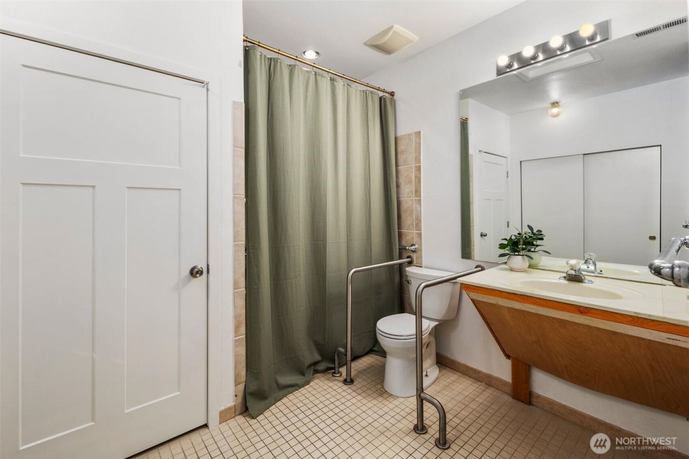 ONE-STORY open concept living on spacious lot in the GATED COMMUNITY o – image 16