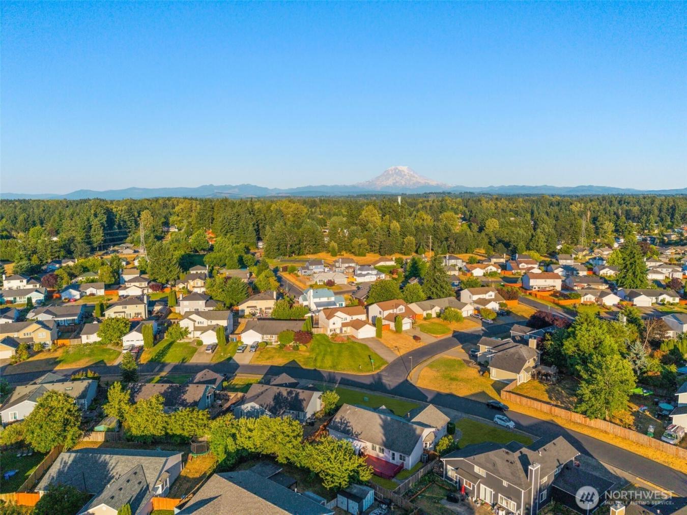 ONE-STORY open concept living on spacious lot in the GATED COMMUNITY o – image 1
