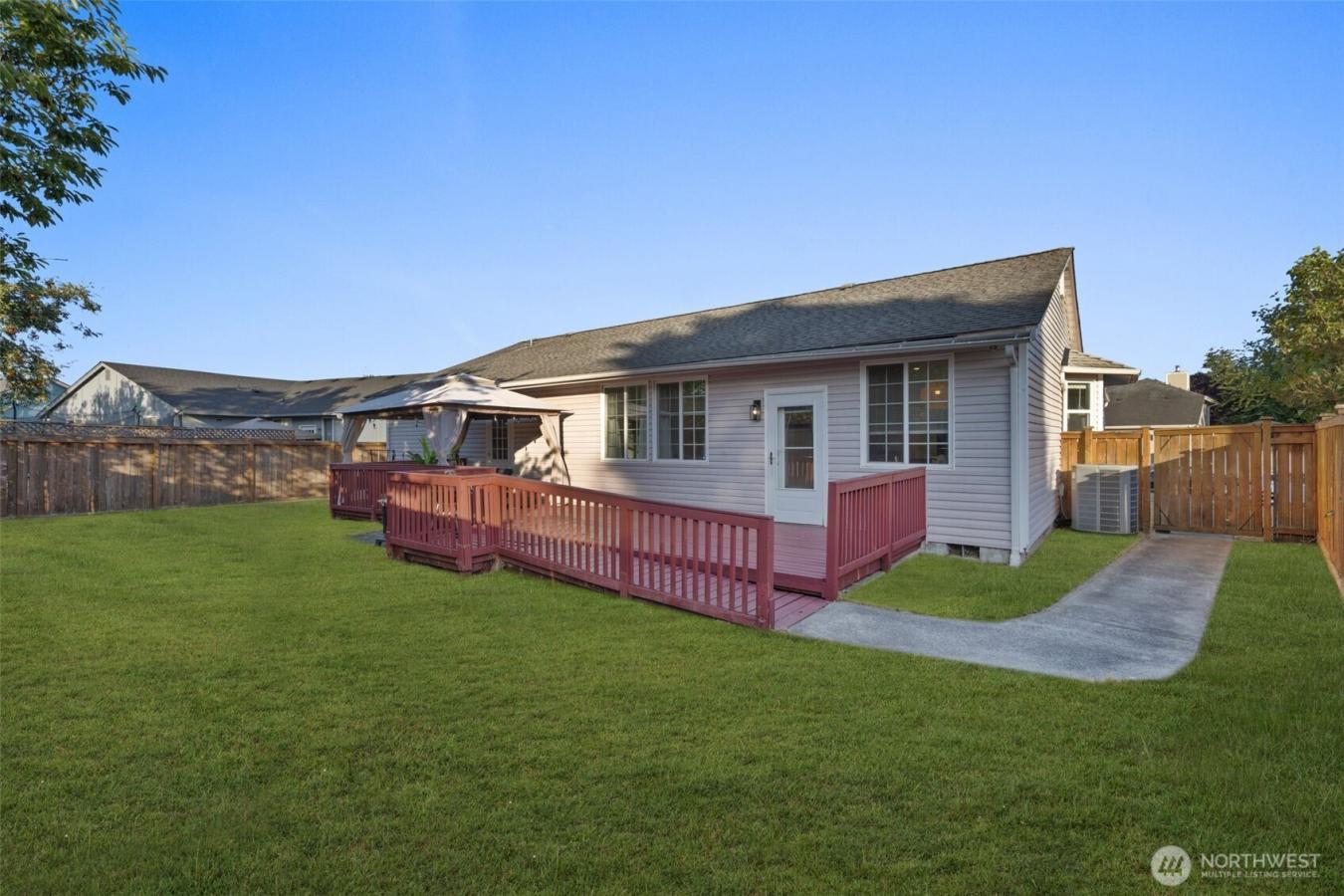 ONE-STORY open concept living on spacious lot in the GATED COMMUNITY o – image 2