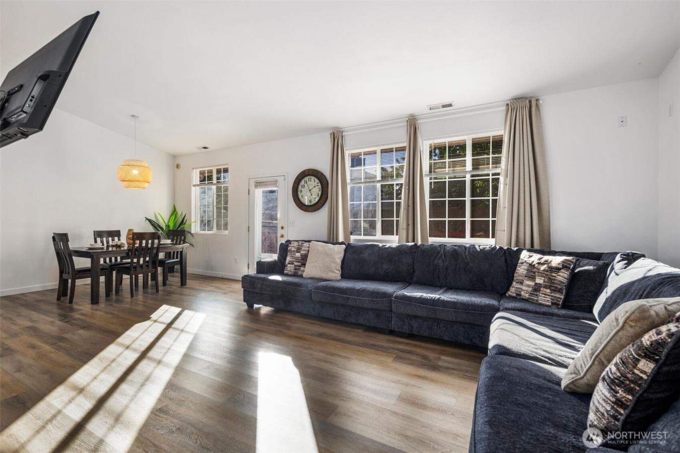 ONE-STORY open concept living on spacious lot in the GATED COMMUNITY o – image 4
