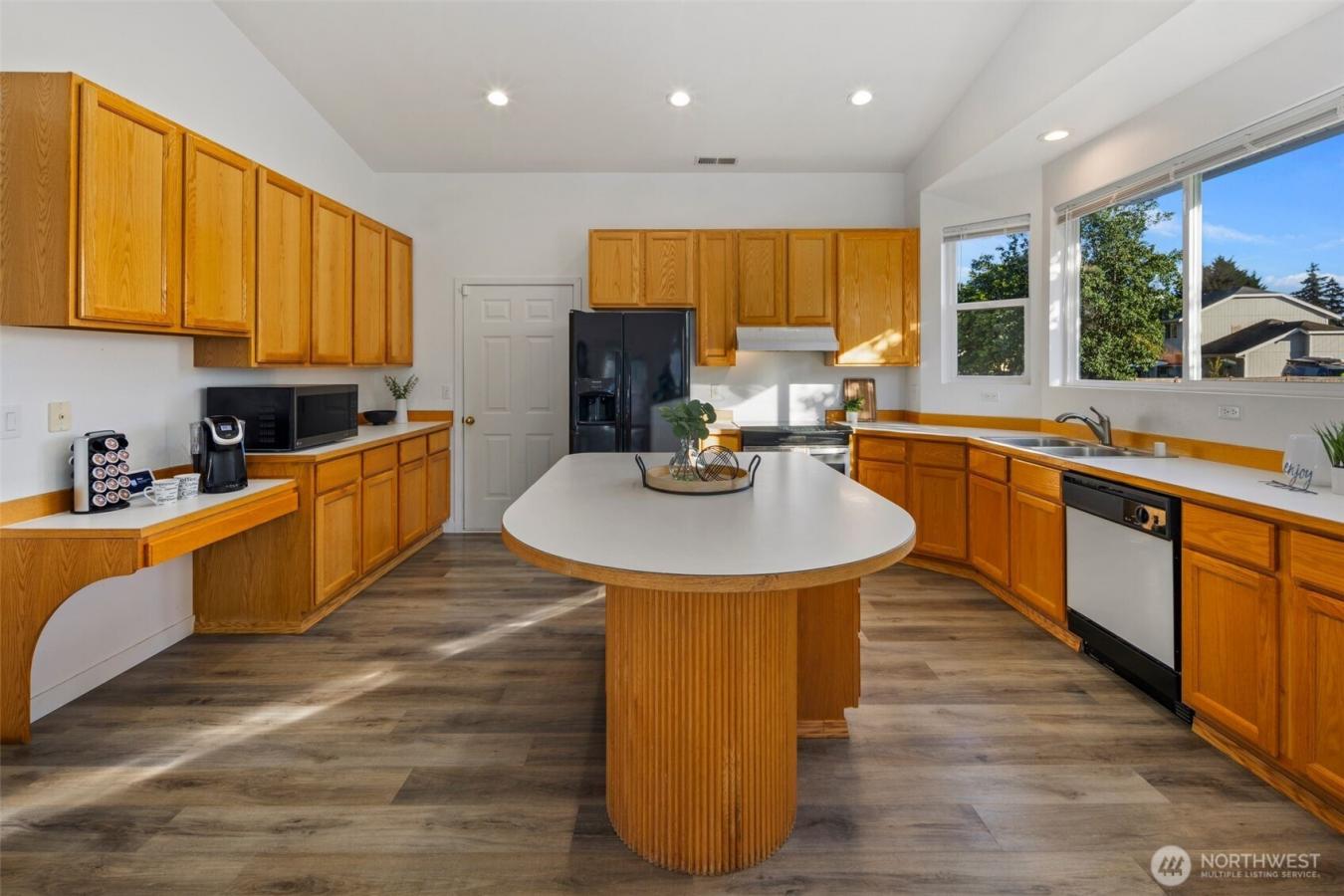 ONE-STORY open concept living on spacious lot in the GATED COMMUNITY o – image 6