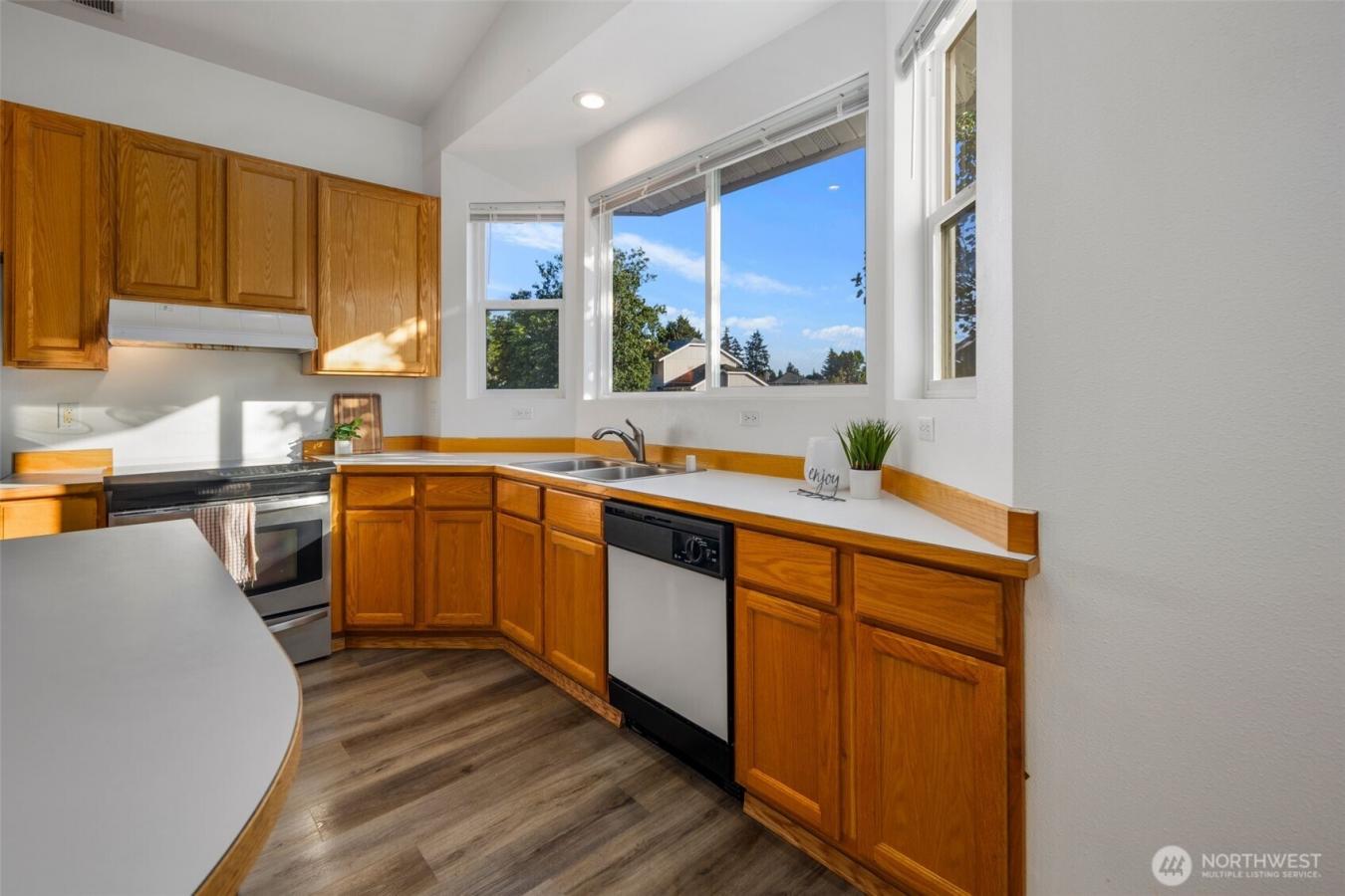 ONE-STORY open concept living on spacious lot in the GATED COMMUNITY o – image 8