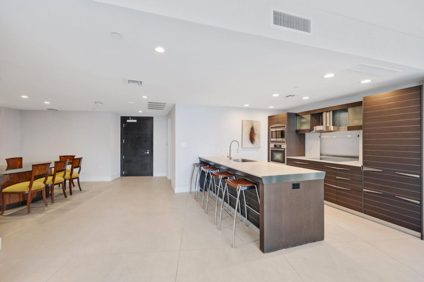MIAMI, Florida, 33131, United States, 2 Bedrooms Bedrooms, ,3 BathroomsBathrooms,Residential,For Sale,1904961