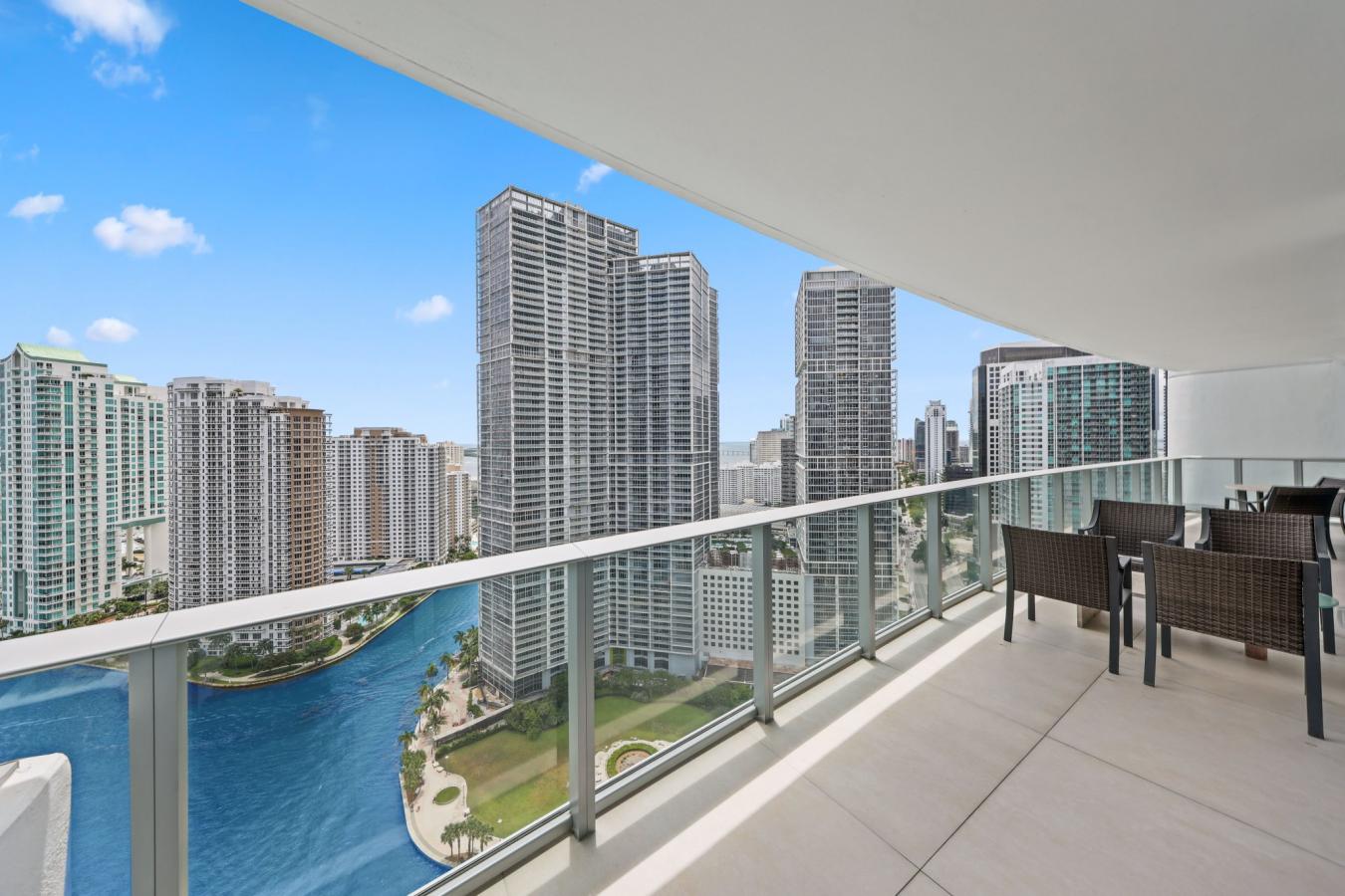 MIAMI, Florida, 33131, United States, 2 Bedrooms Bedrooms, ,3 BathroomsBathrooms,Residential,For Sale,1904961