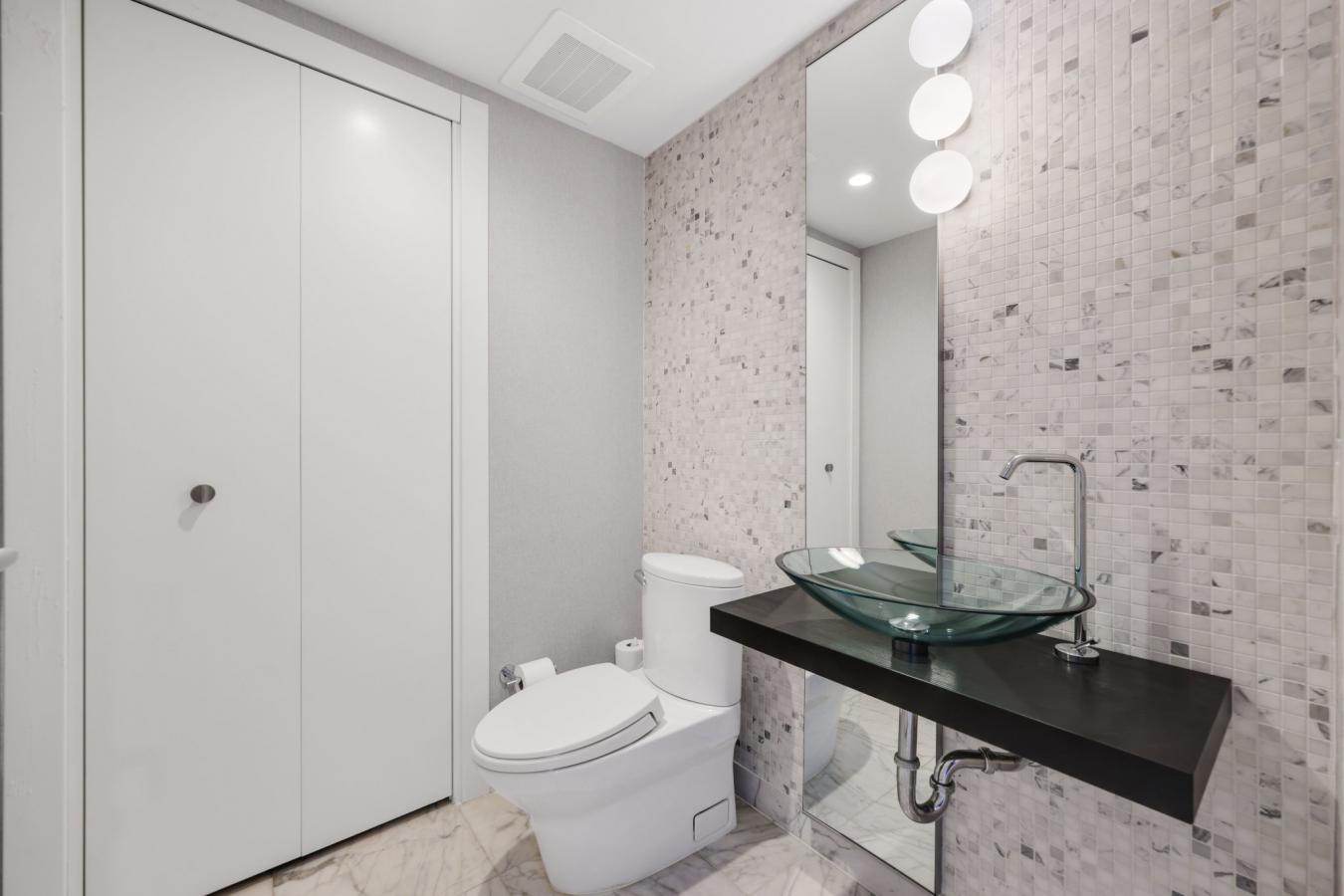 MIAMI, Florida, 33131, United States, 2 Bedrooms Bedrooms, ,3 BathroomsBathrooms,Residential,For Sale,1904961