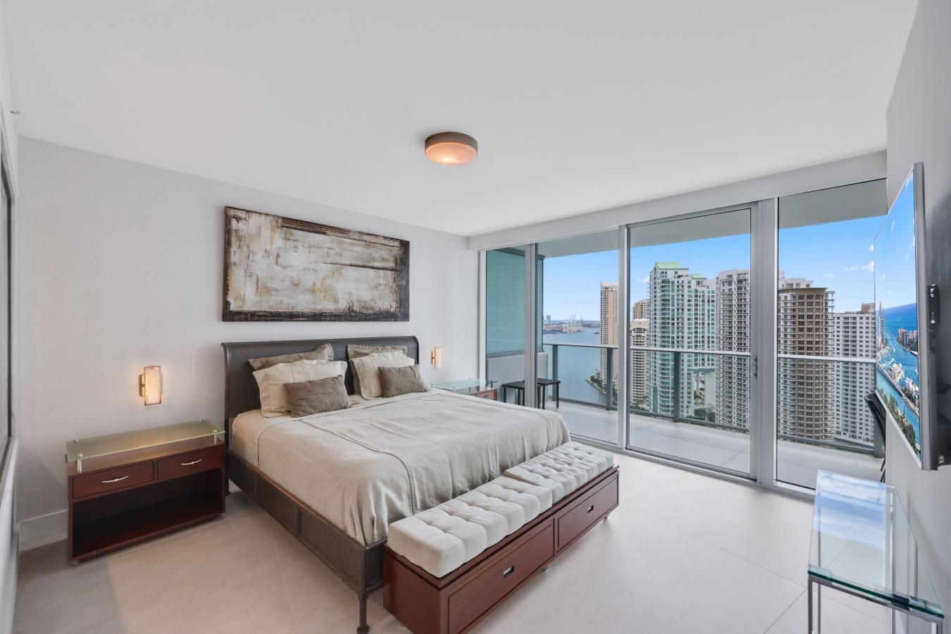 MIAMI, Florida, 33131, United States, 2 Bedrooms Bedrooms, ,3 BathroomsBathrooms,Residential,For Sale,1904961