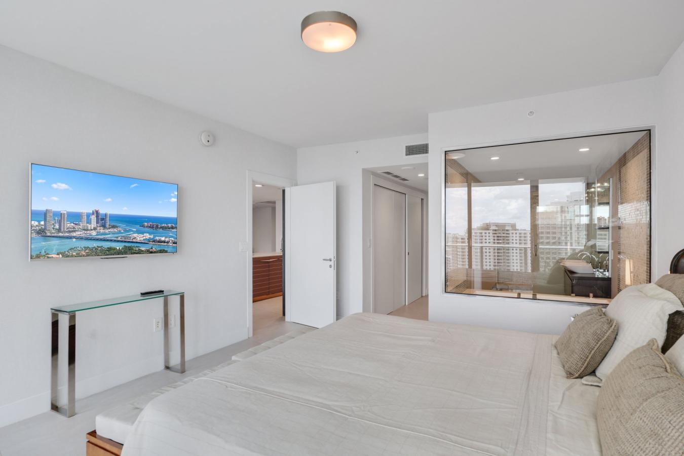 MIAMI, Florida, 33131, United States, 2 Bedrooms Bedrooms, ,3 BathroomsBathrooms,Residential,For Sale,1904961