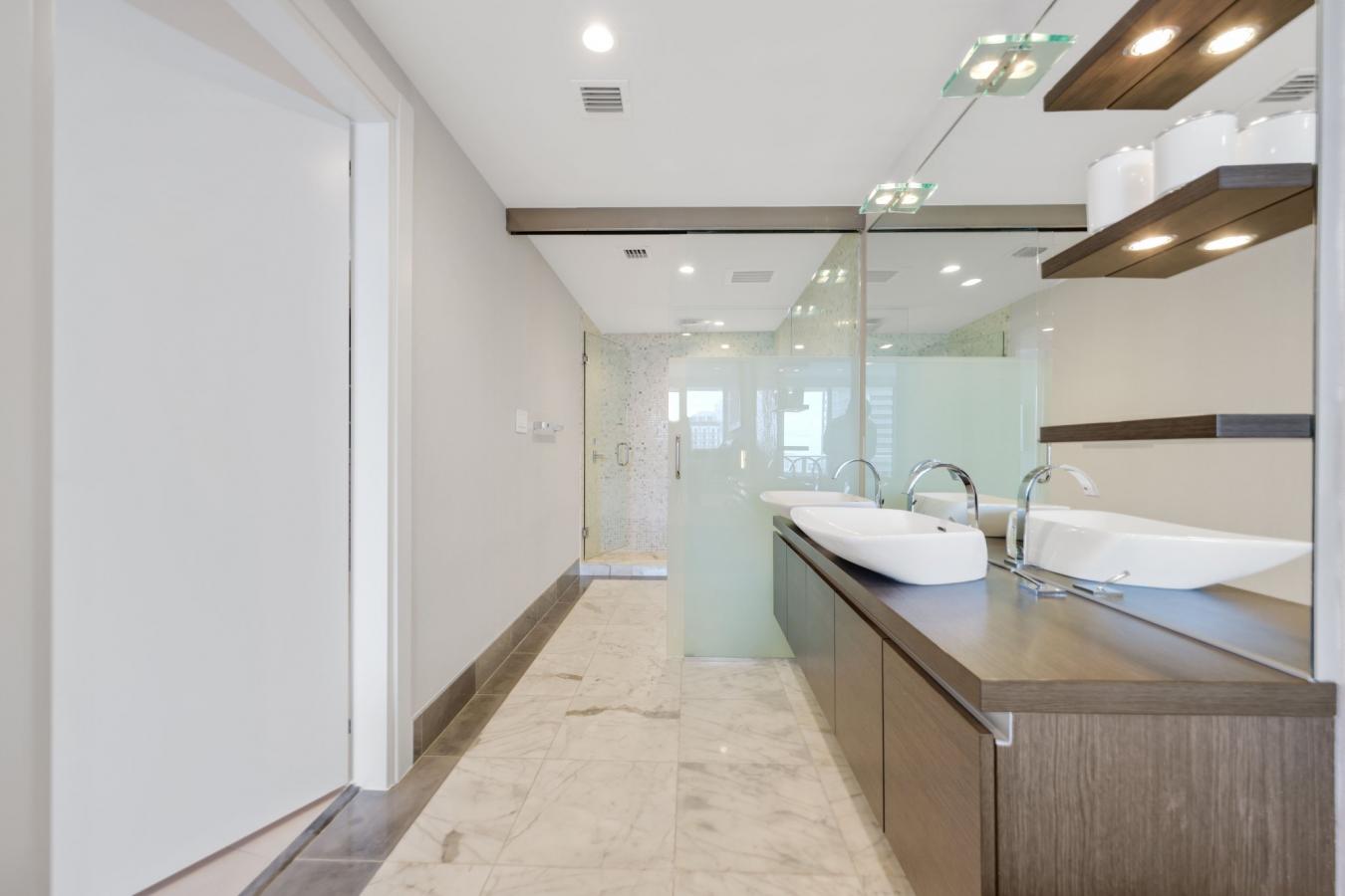 MIAMI, Florida, 33131, United States, 2 Bedrooms Bedrooms, ,3 BathroomsBathrooms,Residential,For Sale,1904961