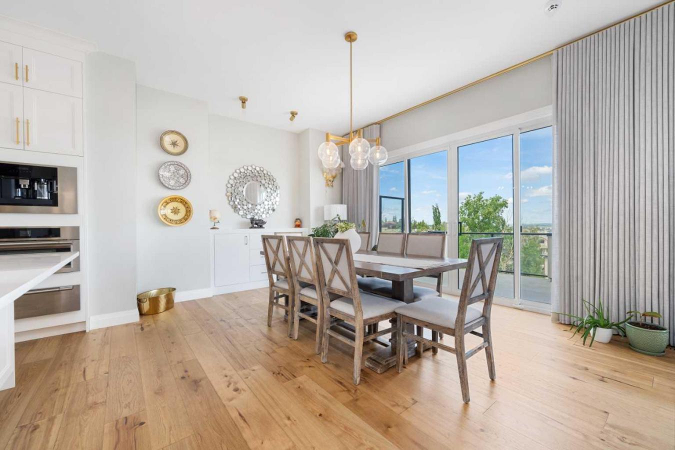 Calgary, Calgary, T3A 2Z5, Canada, 6 Bedrooms Bedrooms, ,5 BathroomsBathrooms,Residential,For Sale,1905279
