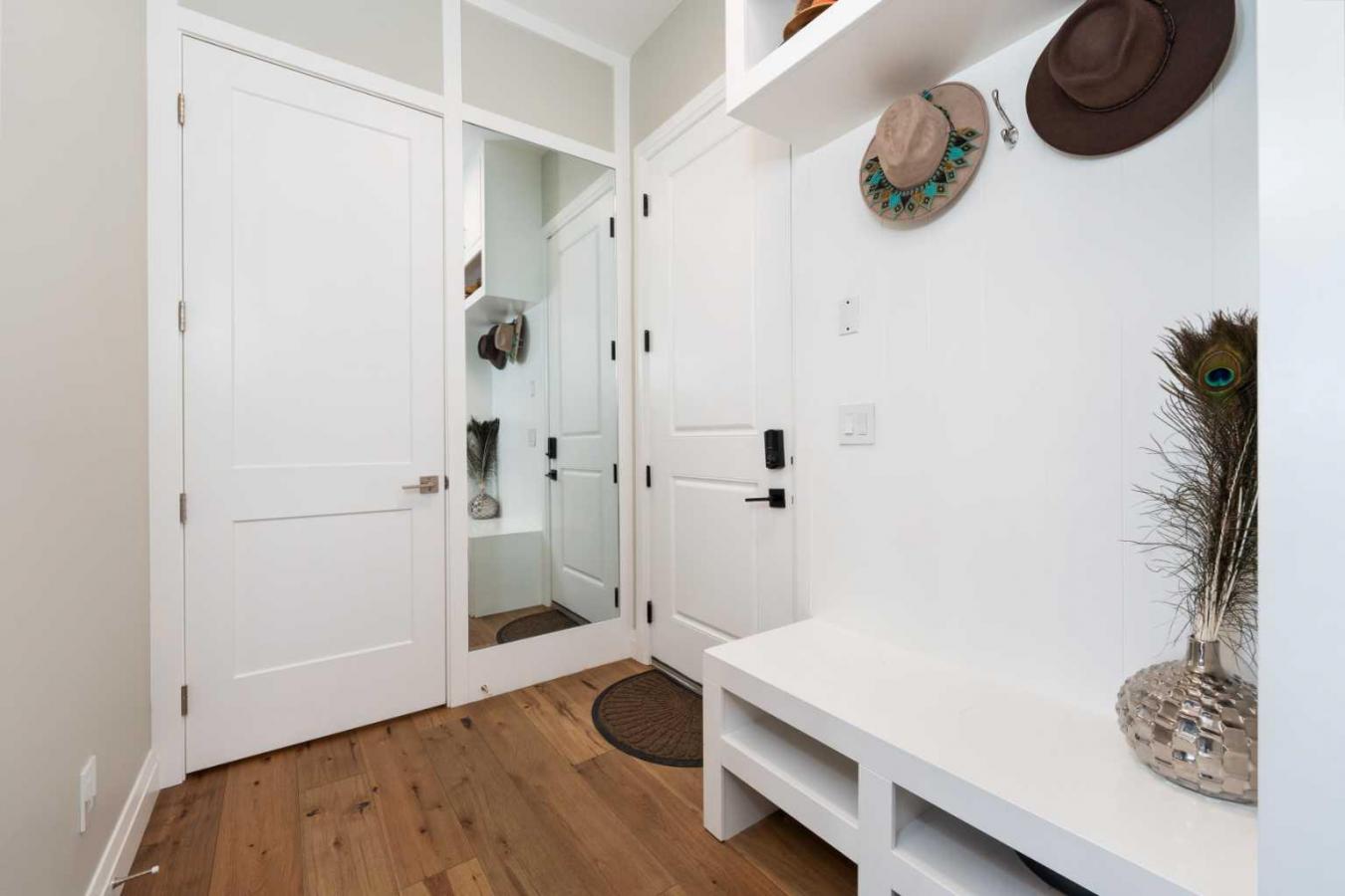 Calgary, Calgary, T3A 2Z5, Canada, 6 Bedrooms Bedrooms, ,5 BathroomsBathrooms,Residential,For Sale,1905279