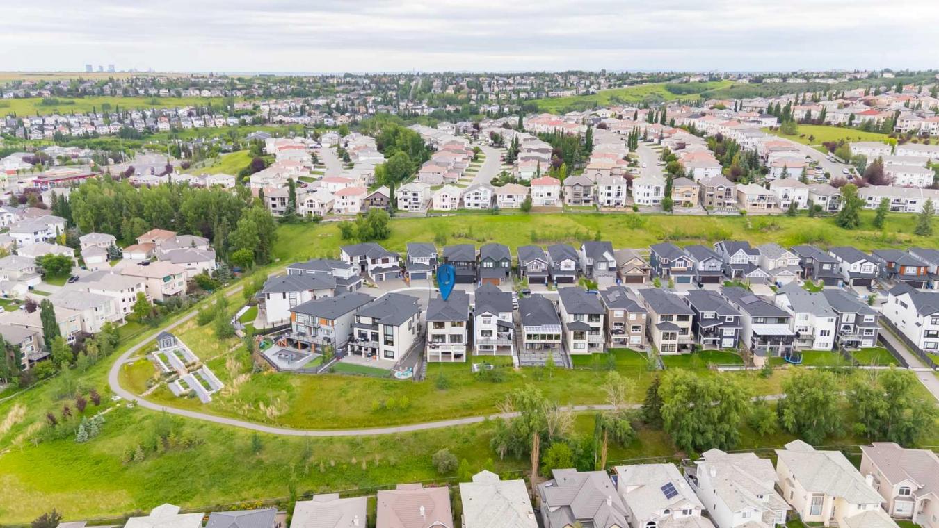 Calgary, Calgary, T3A 2Z5, Canada, 6 Bedrooms Bedrooms, ,5 BathroomsBathrooms,Residential,For Sale,1905279
