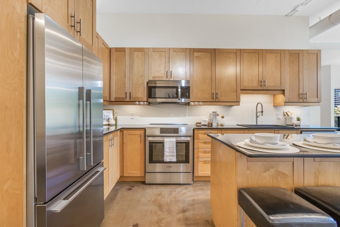 Hamilton, ON, L8P 4Z6, Canada, 2 Bedrooms Bedrooms, ,2 BathroomsBathrooms,Residential,For Sale,1905271