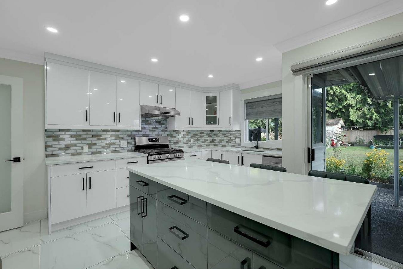 Surrey, British Columbia, V4N 2T3, Canada, 7 Bedrooms Bedrooms, ,6 BathroomsBathrooms,Residential,For Sale,1905269