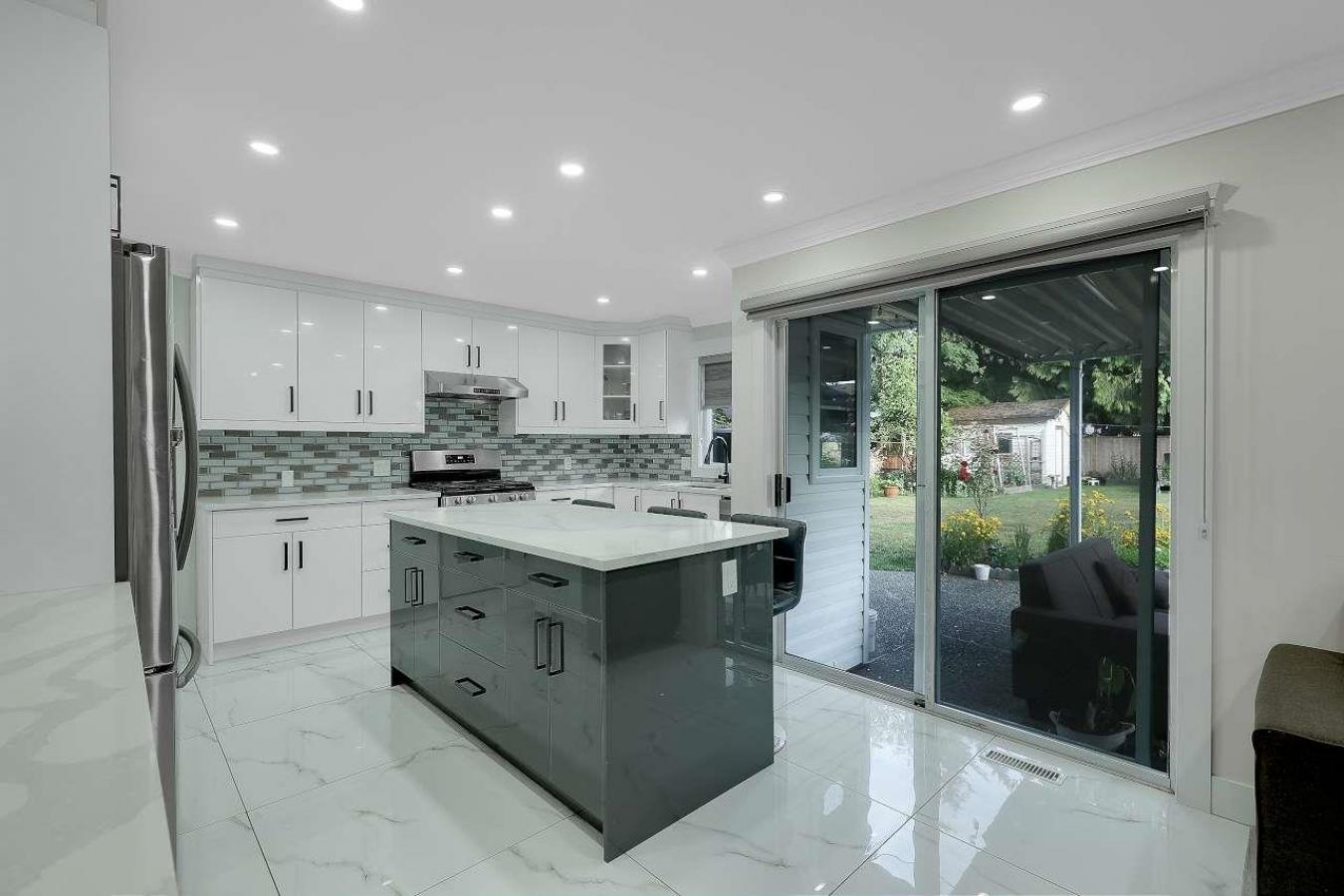 Surrey, British Columbia, V4N 2T3, Canada, 7 Bedrooms Bedrooms, ,6 BathroomsBathrooms,Residential,For Sale,1905269