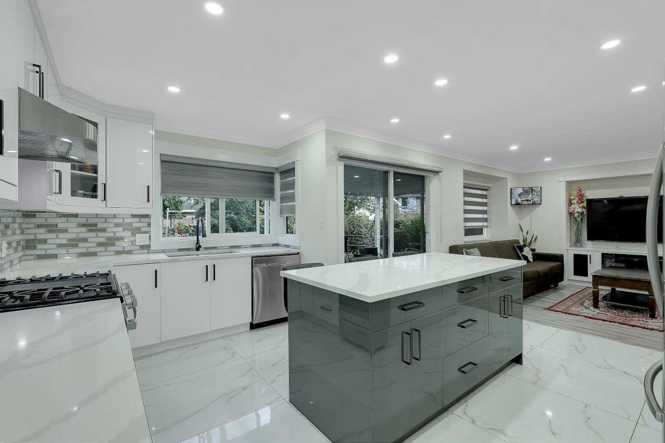 Surrey, British Columbia, V4N 2T3, Canada, 7 Bedrooms Bedrooms, ,6 BathroomsBathrooms,Residential,For Sale,1905269