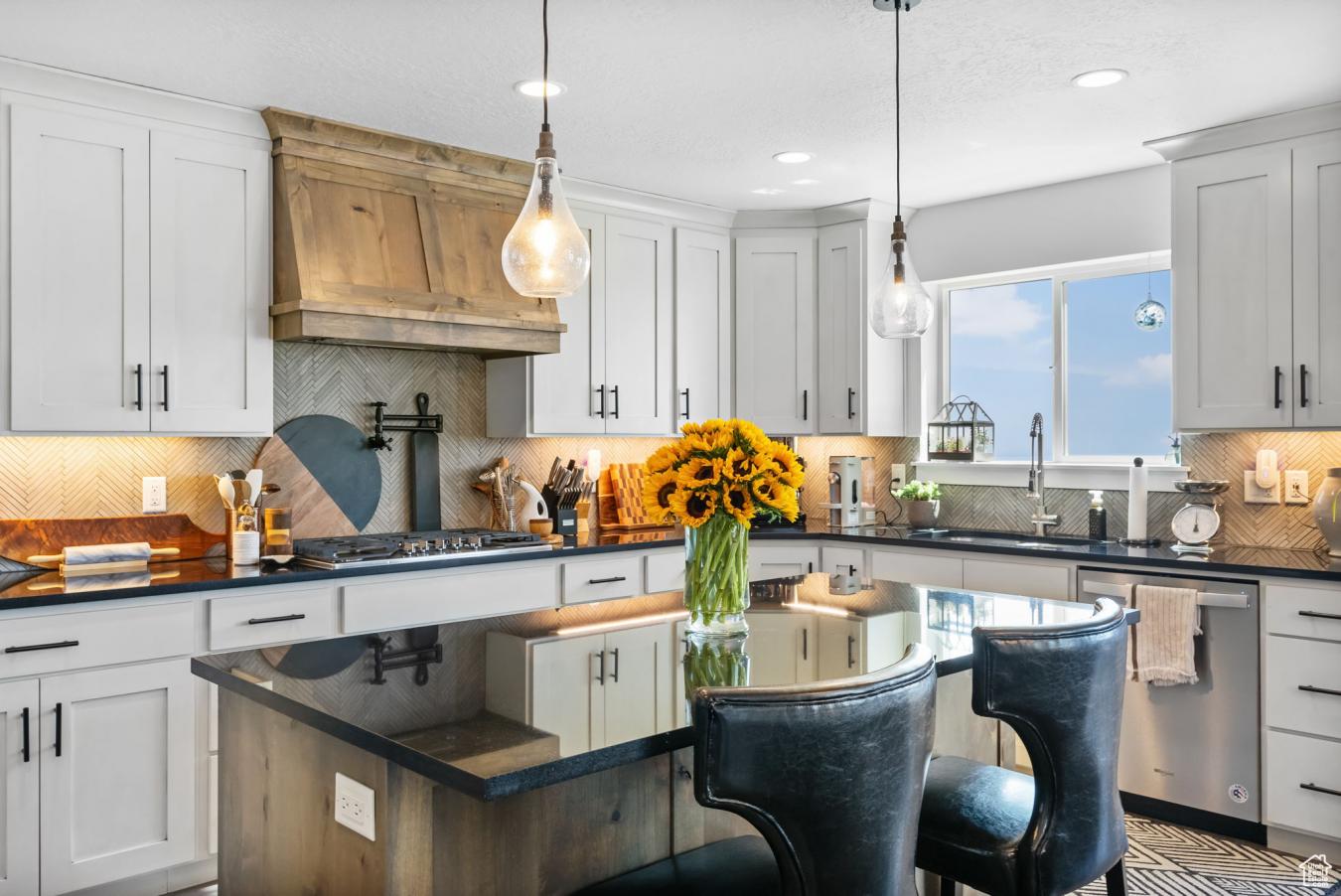 Lehi, Utah, 84043, United States, 7 Bedrooms Bedrooms, ,5 BathroomsBathrooms,Residential,For Sale,1905265