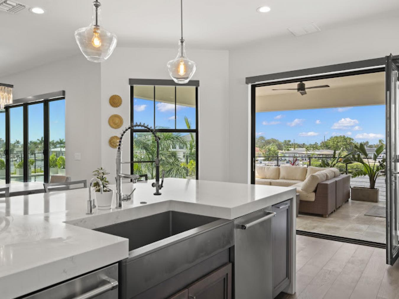 St. Petersburg, Florida, 33707, United States, 5 Bedrooms Bedrooms, ,3 BathroomsBathrooms,Residential,For Sale,1905260
